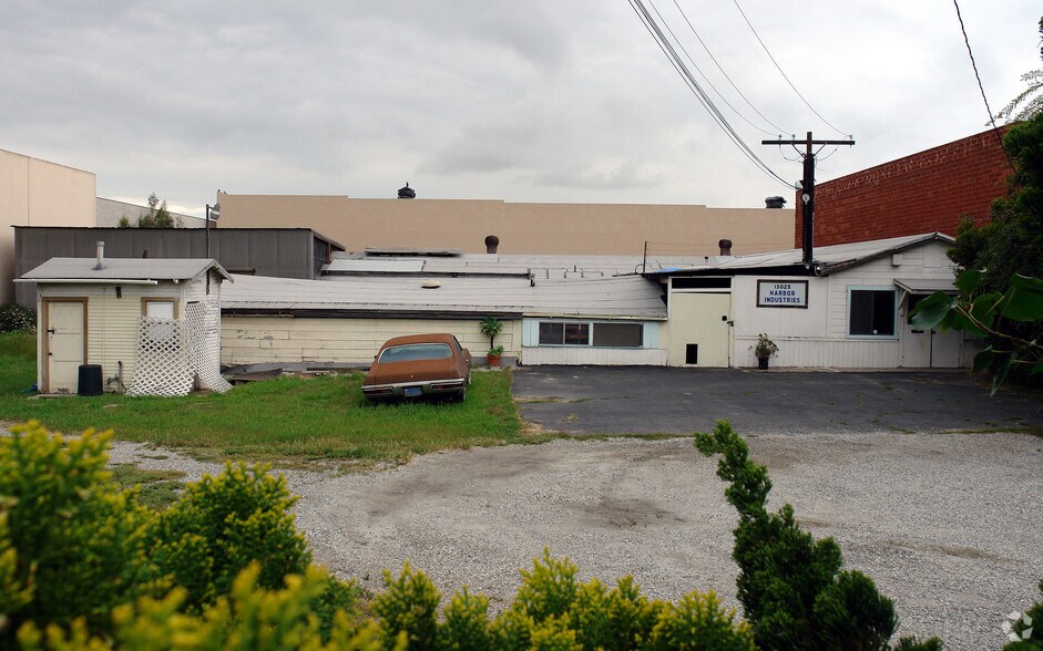 Primary Photo Of 13025 Halldale Ave, Gardena Manufacturing For Sale