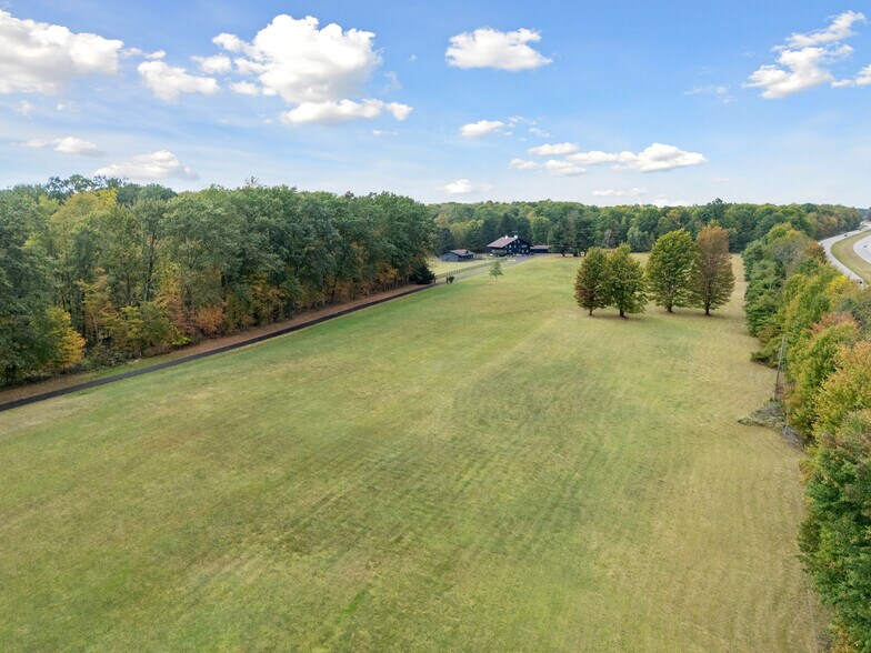 More Photos Of 550 Warner rd, Vienna Specialty For Sale