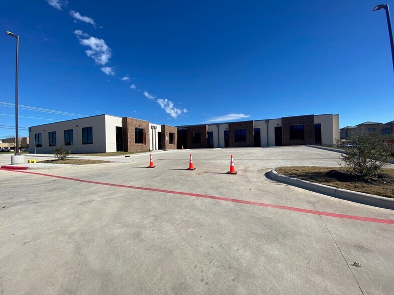 More Photos Of 1310 Wonder World Dr, San Marcos Storefront Retail Office For Lease