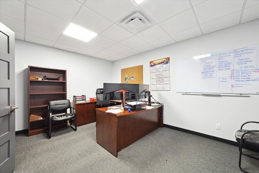 More Photos Of 16610 Sea Lark Rd, Houston Office For Lease