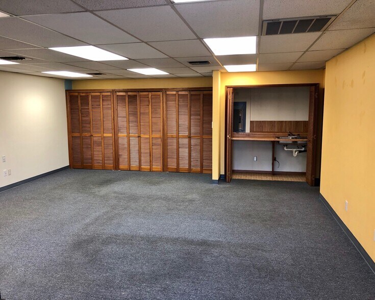 More Photos Of 5117 SE Powell Blvd, Portland Unknown For Lease