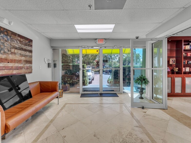 More Photos Of 8299 NW 30th Ter, Doral Warehouse For Lease