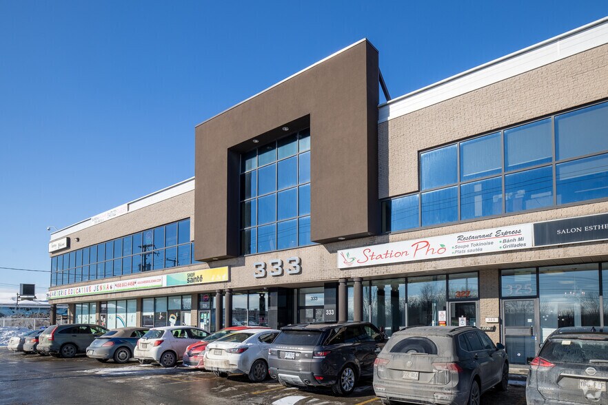 More Photos Of 321-335 Boul Saint-Martin O, Laval Storefront Retail Office For Lease