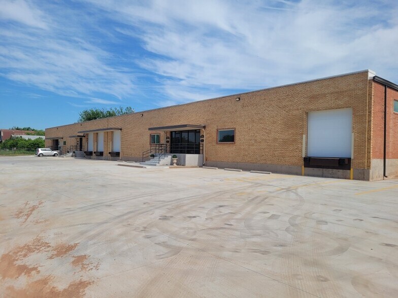 More Photos Of 406 Oak St, Wichita Falls Warehouse For Lease