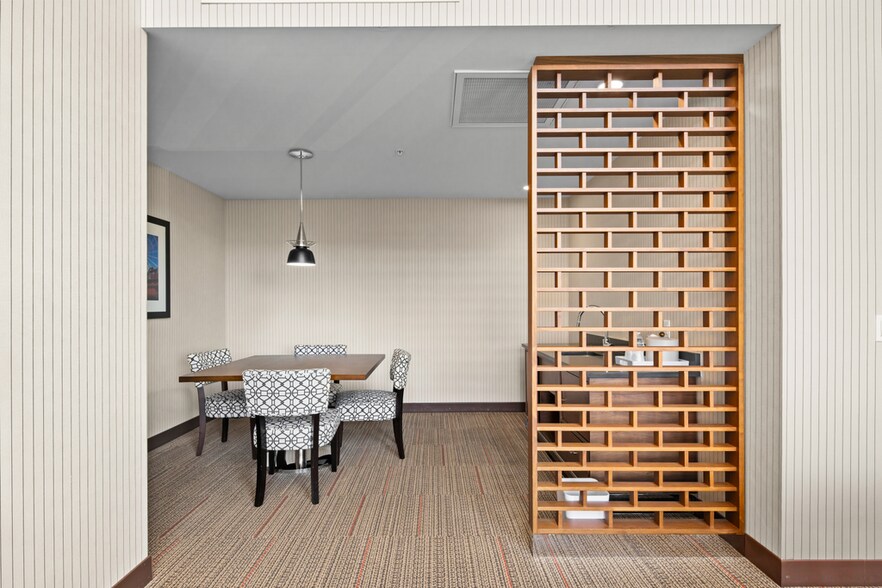 More Photos Of 22406 Pacific Highway South, Des Moines Hotel For Sale