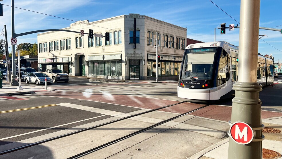 Primary Photo Of 3850 Main St, Kansas City Storefront Retail Office For Lease