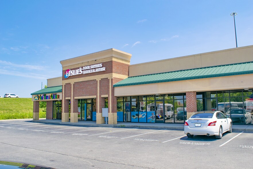 More Photos Of 1370 Veterans Pky, Clarksville Restaurant For Lease