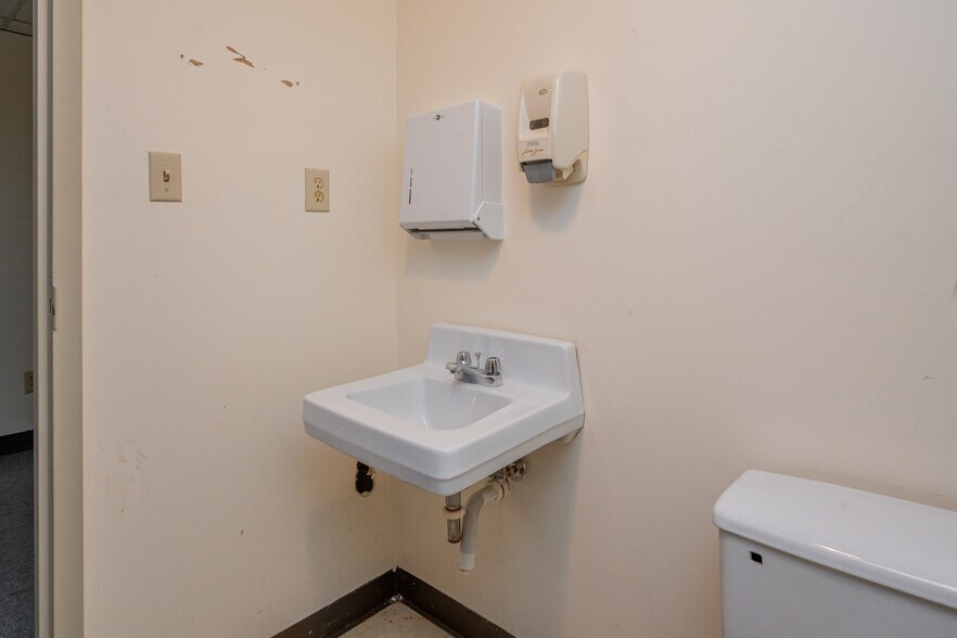 More Photos Of 730 Memorial Dr, Bessemer Medical For Sale