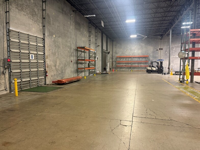 More Photos Of 671-673 NW Enterprise Dr, Port, Port Saint Lucie Manufacturing For Lease