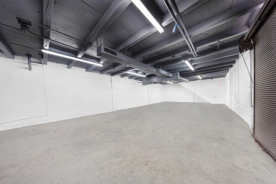 More Photos Of 7550 W 2nd Ct, Hialeah Warehouse For Lease