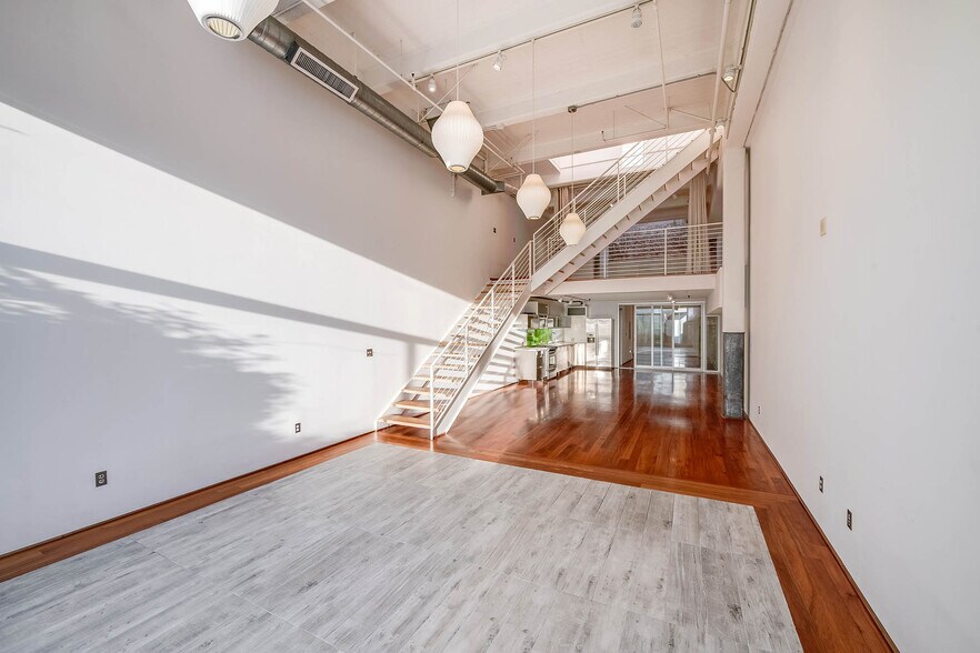 More Photos Of 1850 Industrial St, Los Angeles Apartments For Lease