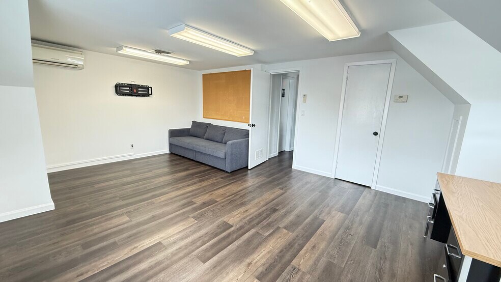 More Photos Of 74 Merrick Rd, Amityville Storefront Retail Office For Sale