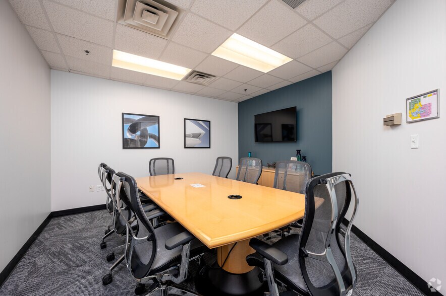 More Photos Of 450 E 96th St, Indianapolis Coworking Space