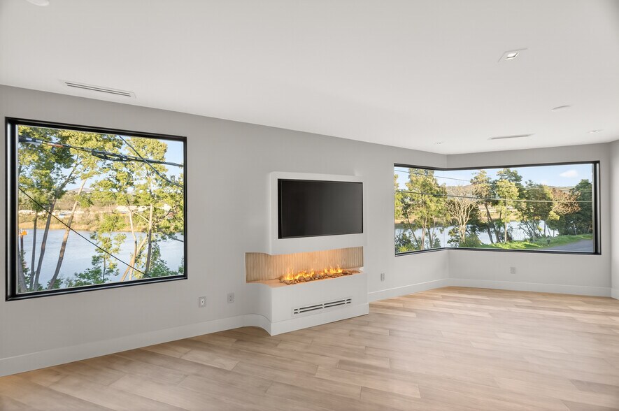 More Photos Of 585 Riverside Drive, Napa Multifamily For Sale