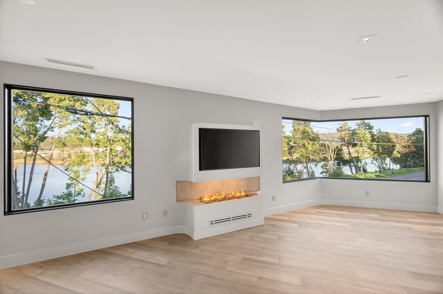 More Photos Of 585 Riverside Drive, Napa Multifamily For Sale