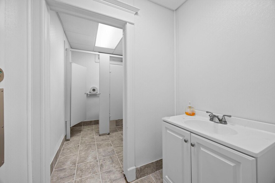 More Photos Of 1533 University Ave W, Saint Paul General Retail For Sale