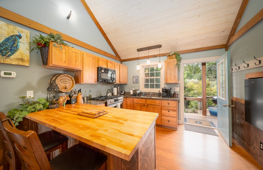 More Photos Of 295 Panthers Den Rd, Makanda Hotel For Sale