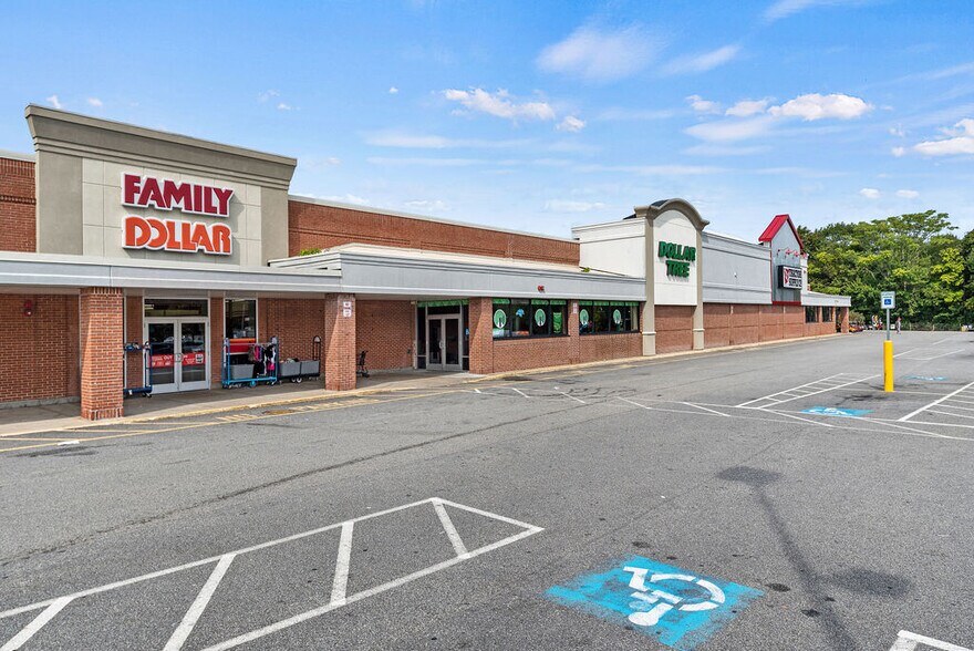 More Photos Of 800 S Franklin St, Holbrook General Retail For Lease