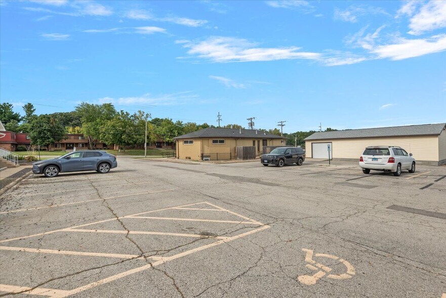 More Photos Of 2060 W Monroe St, Springfield Office For Sale