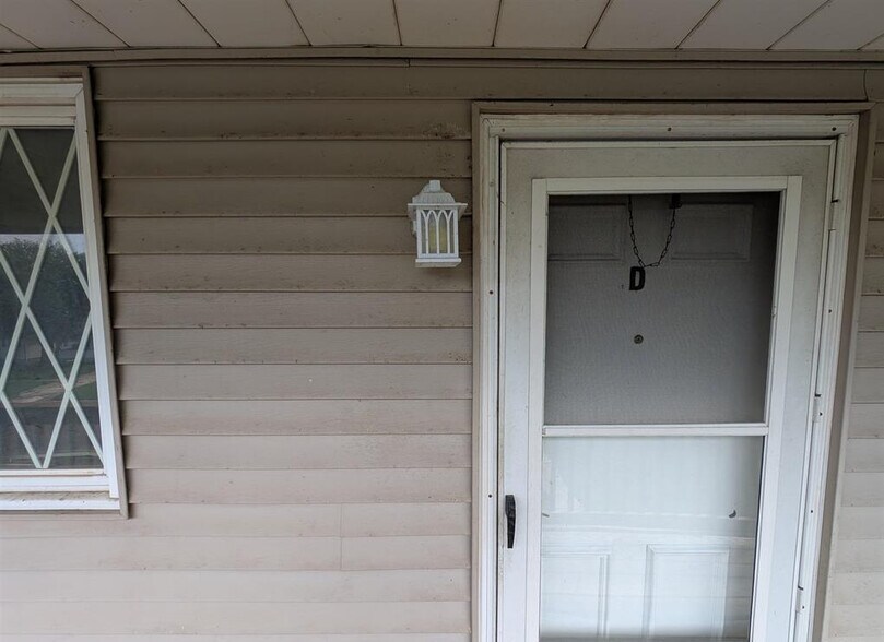 More Photos Of 429 South St, Pekin Apartments For Sale