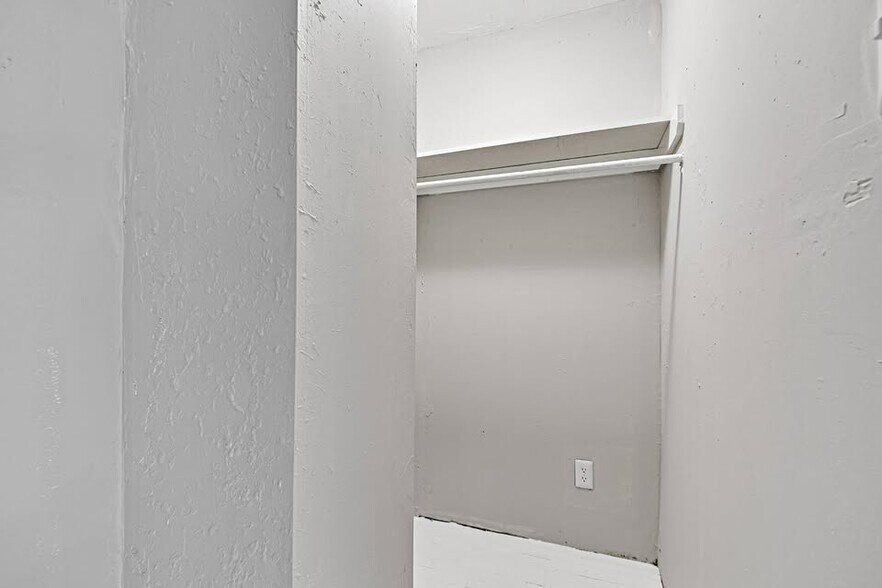 More Photos Of 1114 E Armour Blvd, Kansas City Apartments For Sale