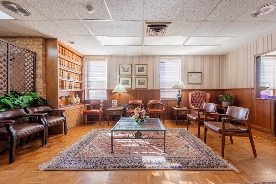 More Photos Of 65 E Main St, Pulaski Coworking Space