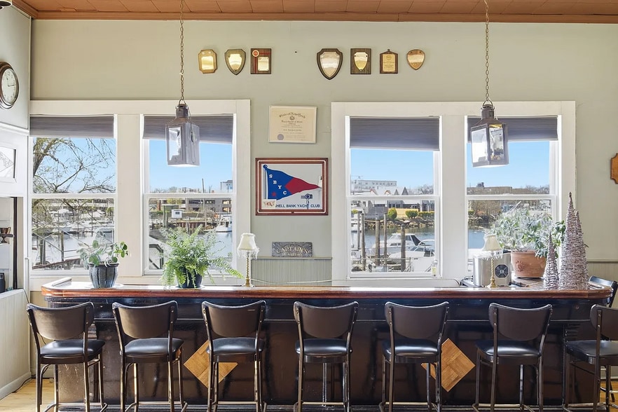 More Photos Of 1 Merit Ct, Brooklyn Marina For Sale