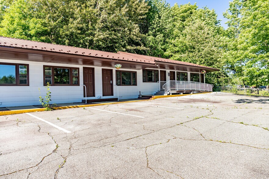 More Photos Of 196 US Route 1, Bucksport Hotel For Sale