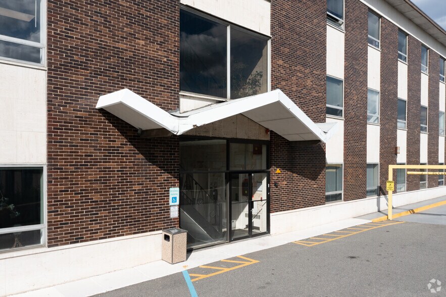 More Photos Of 375 Sylvan Ave, Englewood Cliffs Office For Lease