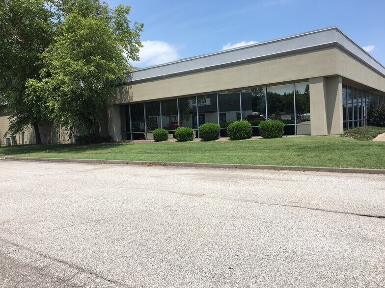 More Photos Of 4528 Bishop Ln, Louisville Showroom For Sale