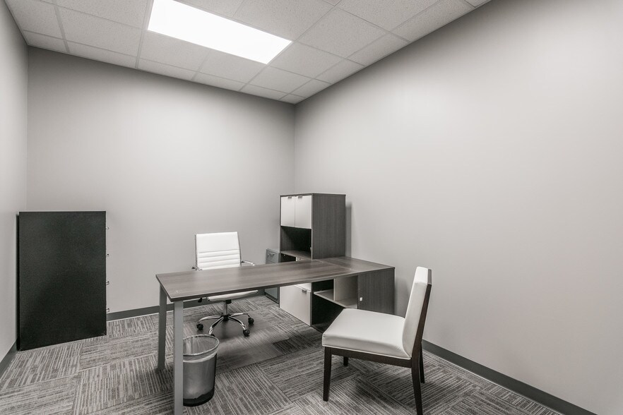 More Photos Of 111 Imperial Blvd, Hendersonville Office Residential For Lease