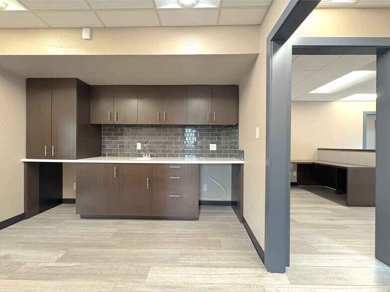 More Photos Of 5229 N 7th Ave, Phoenix Office For Lease