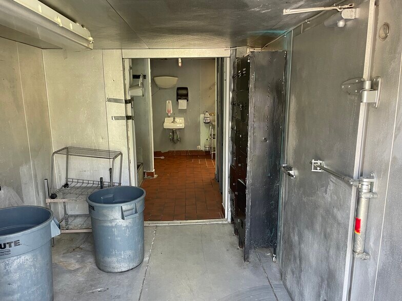 More Photos Of 405 E Emory Rd, Powell General Retail For Sale