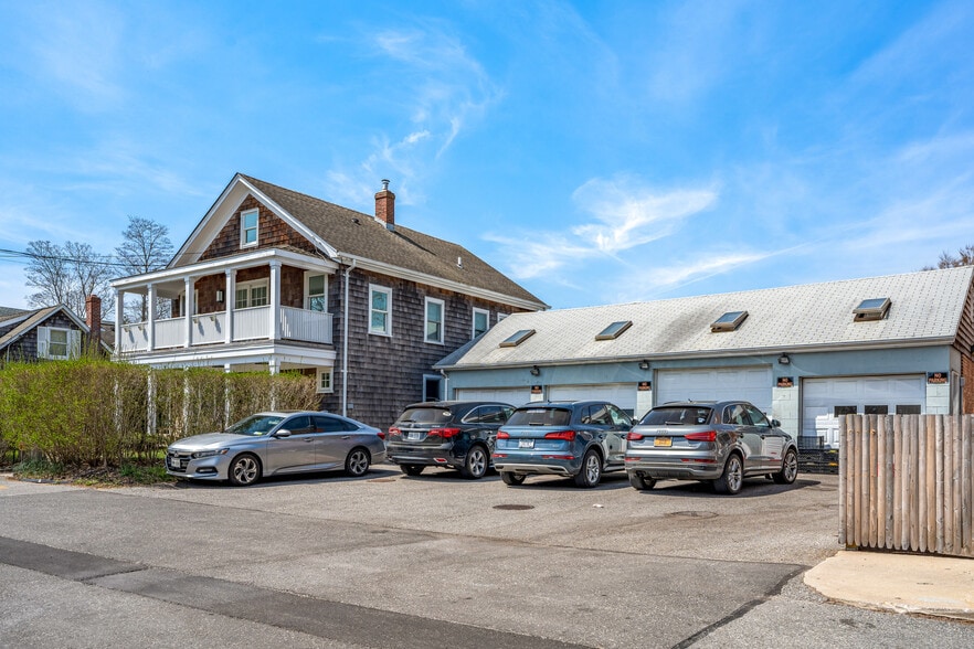 More Photos Of 105-107 Newtown Ln, East Hampton Storefront Retail Residential For Sale