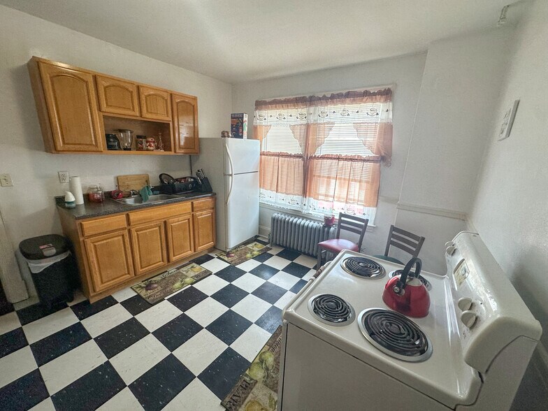 More Photos Of 388-390 Woodland St, Hartford Apartments For Sale