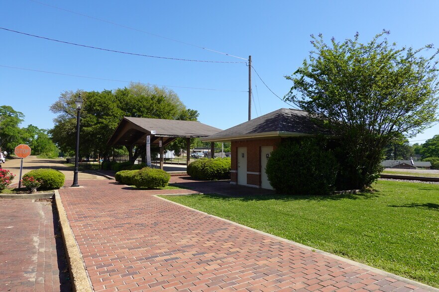 More Photos Of 285 Nelson Dr, Hazlehurst Apartments For Sale