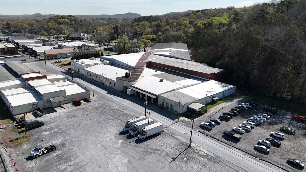 More Photos Of 326 S Marble St, Rockmart Distribution For Sale