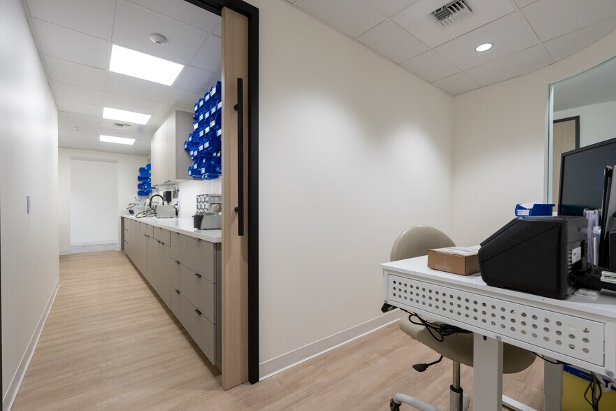 More Photos Of 16810-16816 Bernardo Center Dr, San Diego Medical For Lease