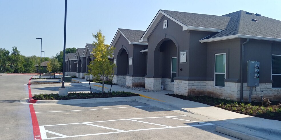 More Photos Of 660 S Bagdad Rd, Leander Office For Sale