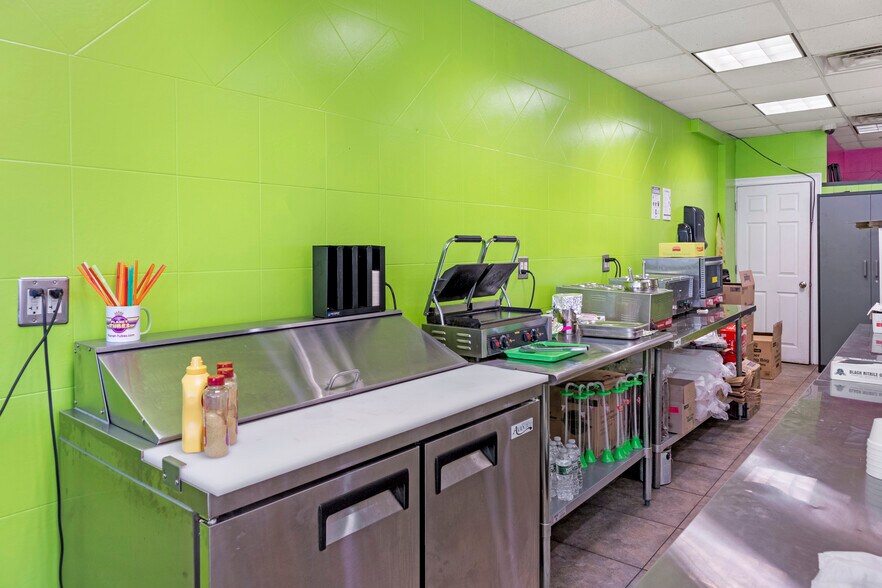 More Photos Of 78-88 Bayville Ave, Bayville Storefront Retail Residential For Lease