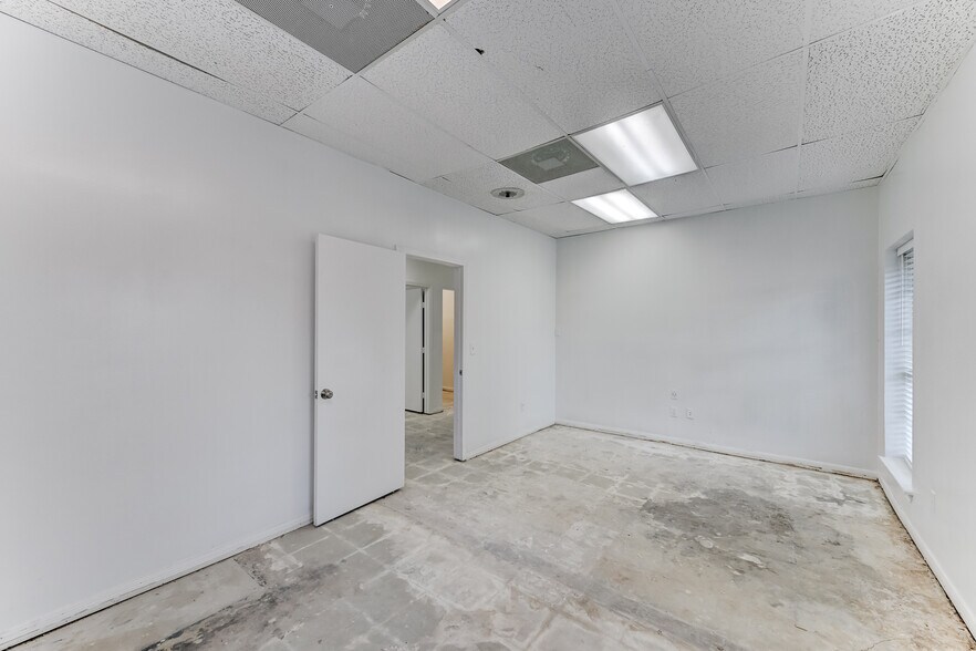 More Photos Of 14721 Pebble Bend Dr, Houston Medical For Lease