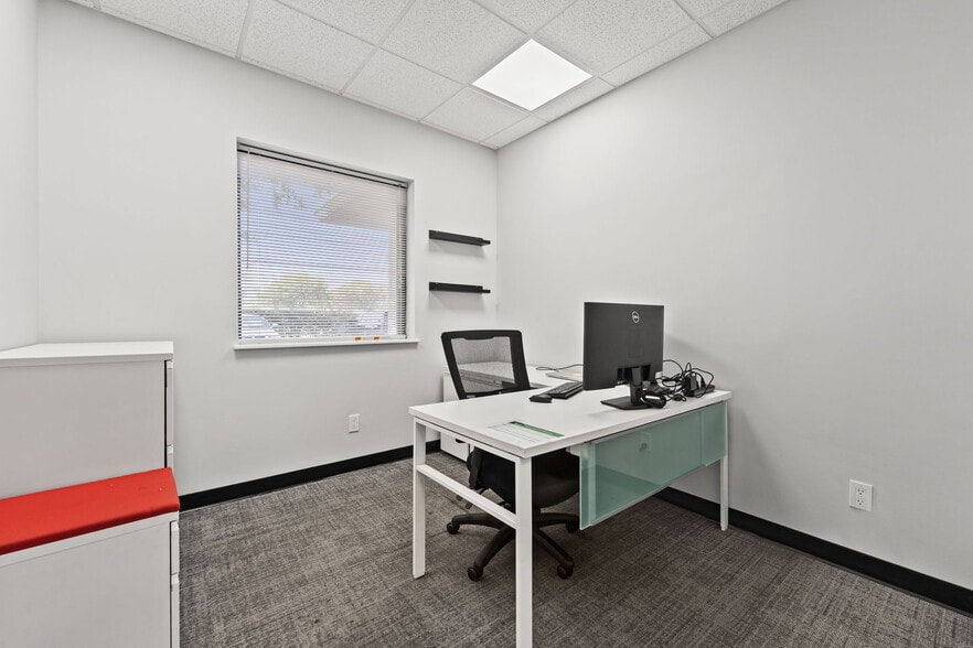 More Photos Of 2820 Spring Glen Rd, Jacksonville Office For Sale