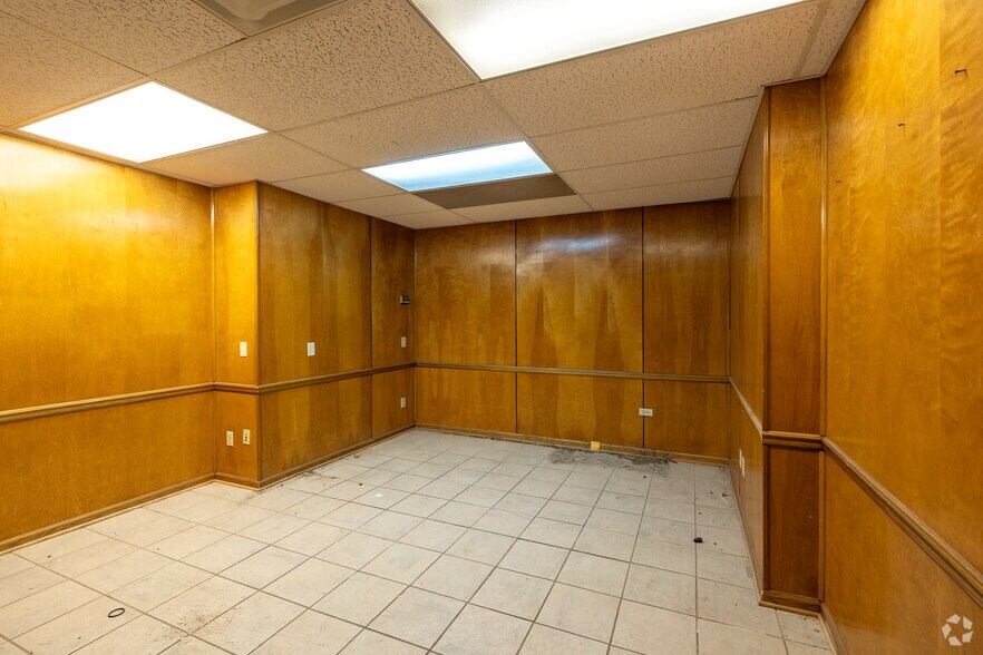 More Photos Of 450 25th St, Greeley Manufacturing For Sale