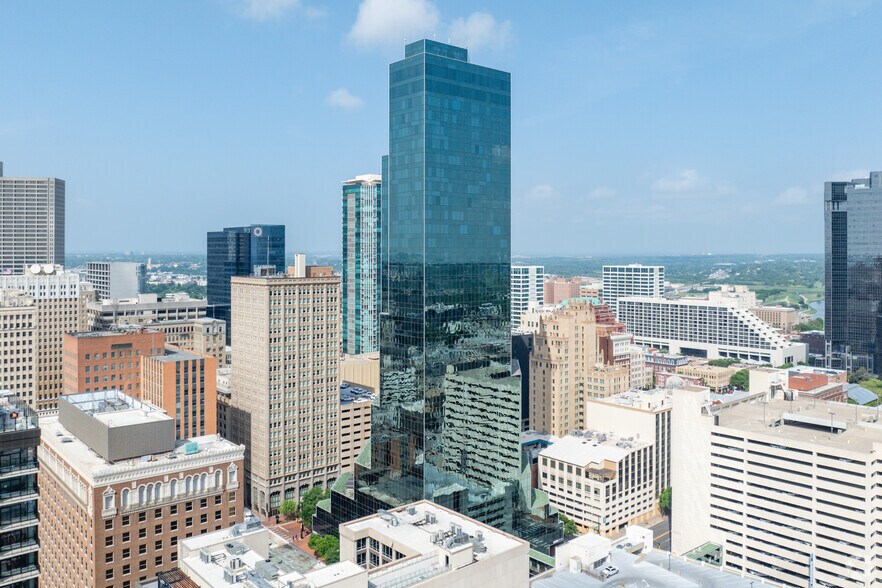 More Photos Of 777 Main St, Fort Worth Office For Lease