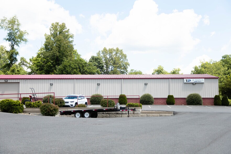 More Photos Of 700 Business Park Dr, Morgantown Showroom For Lease