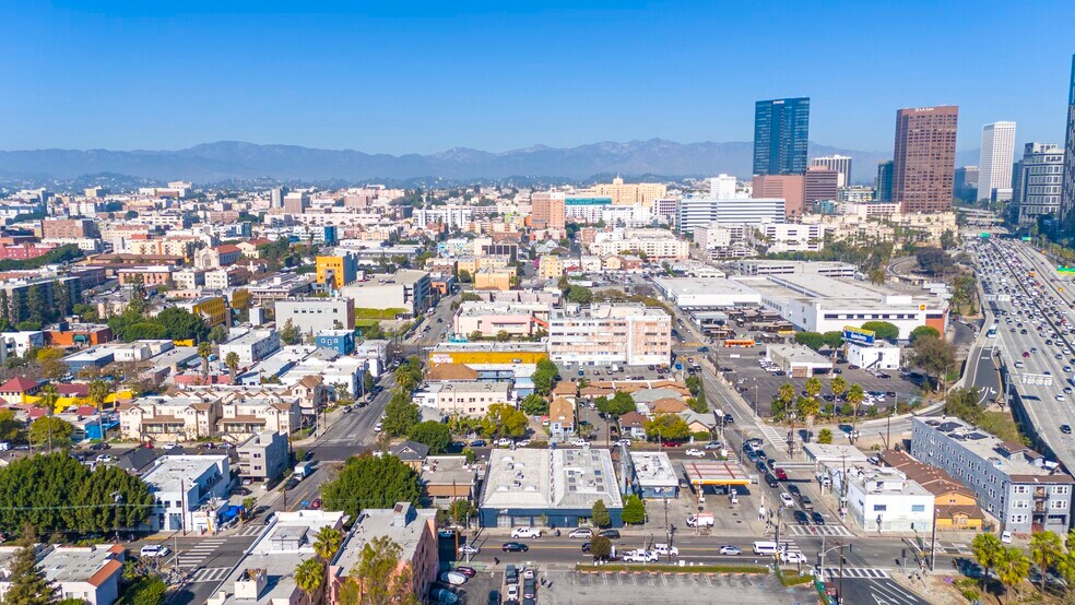 More Photos Of 1319-1321 W 11th St, Los Angeles Showroom For Sale