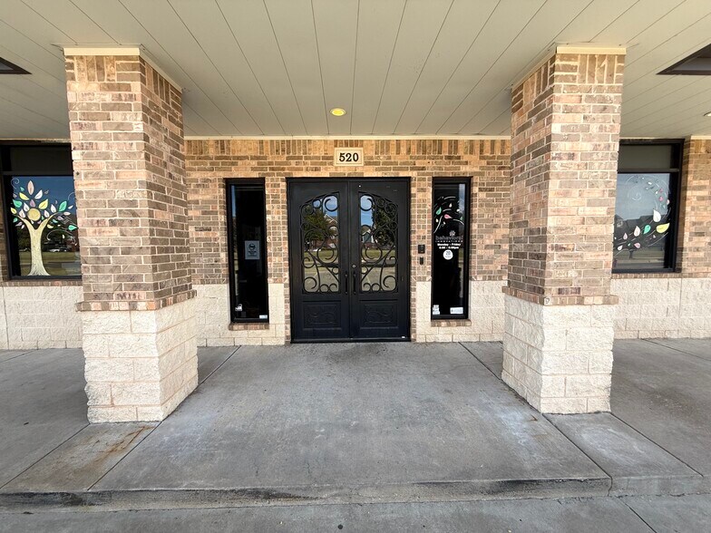 More Photos Of 520 Pointe Parkway Blvd, Yukon Medical For Sale