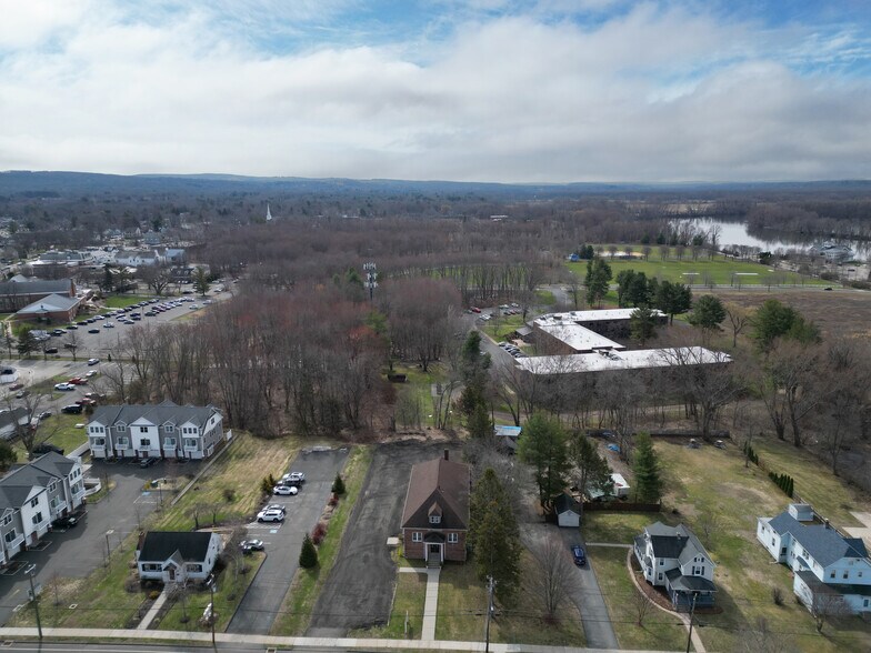 More Photos Of 43 Naubuc Ave, Glastonbury Flex For Sale