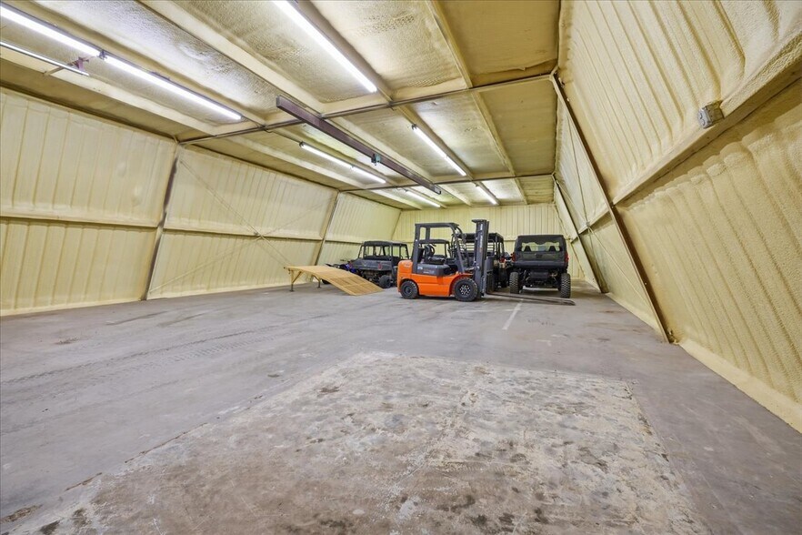 More Photos Of 3118 E Slaton Hwy, Lubbock Showroom For Sale