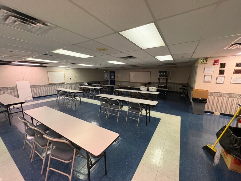 More Photos Of 101 E Industrial Blvd, Logansport Manufacturing For Sale